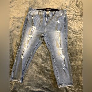 Torrid Bombshell Skinny 24XS good used condition